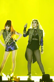 O grupo feminino de pop coreano 2NE1 se separou em 2015 após a gravadora alegar tentativas de carreira solo por meio das integrantes