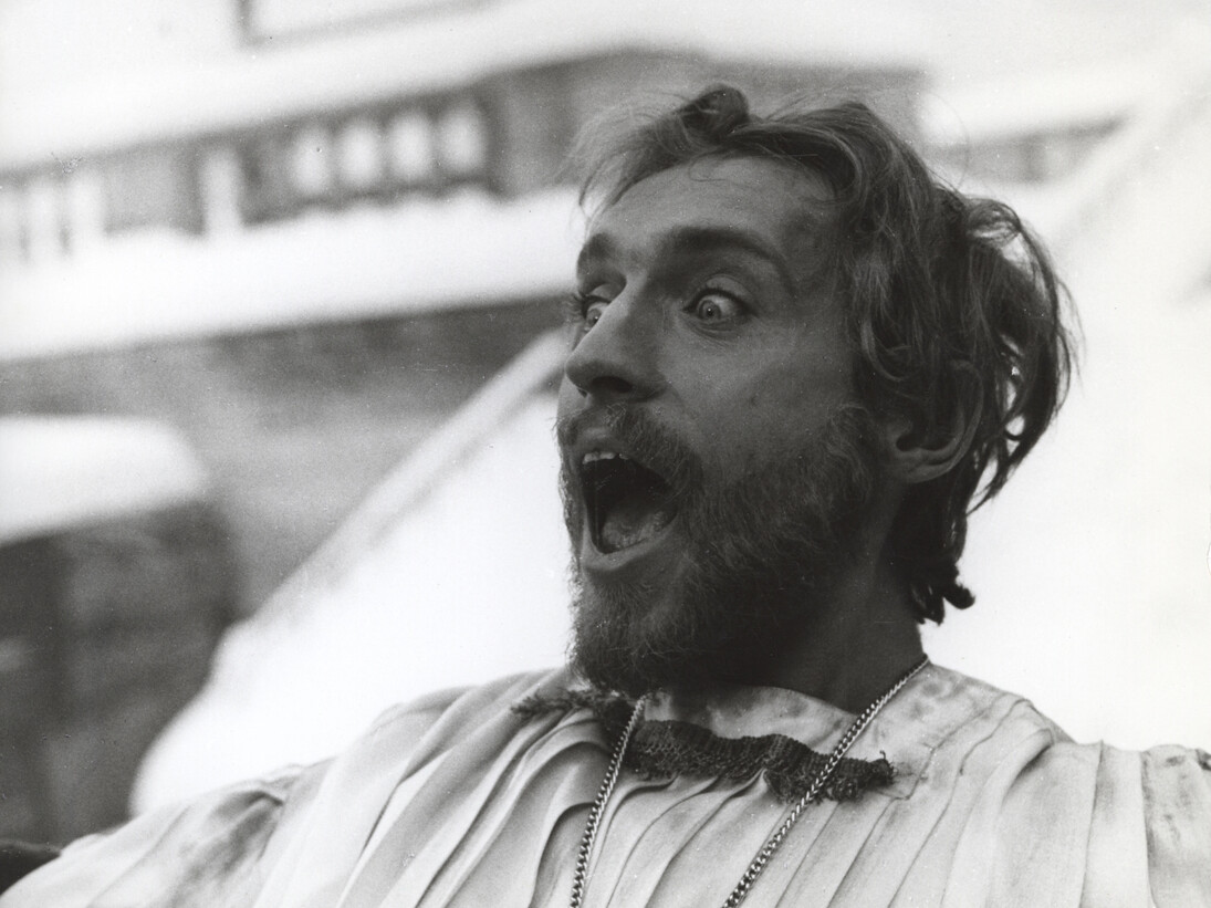 An Unusual Exhibition (Arachveulebrivi gomopena/Neobyknovennaya vystavka). 1968. USSR. Directed by Eldar Shengelaia. Image courtesy of UC Berkeley Art Museum and Pacific Film Archive.