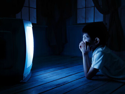 La creciente exposición a todo tipo de pantallas en el mundo digital es un veneno con efecto retardado que está idiotizando la juventud