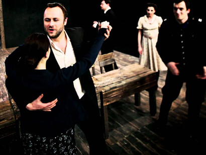 Escena de la obra Our Class, de Tadeusz Slobodzianek