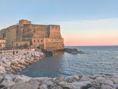 Castel dell'Ovo. Abbiamo imparato bene come i nostri luoghi del cuore possano rappresentare scrigni ed essere custodi di tesori tutti da scoprire