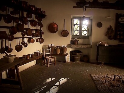 Scorcio dell cucina della casa natale di Grazia Deledda