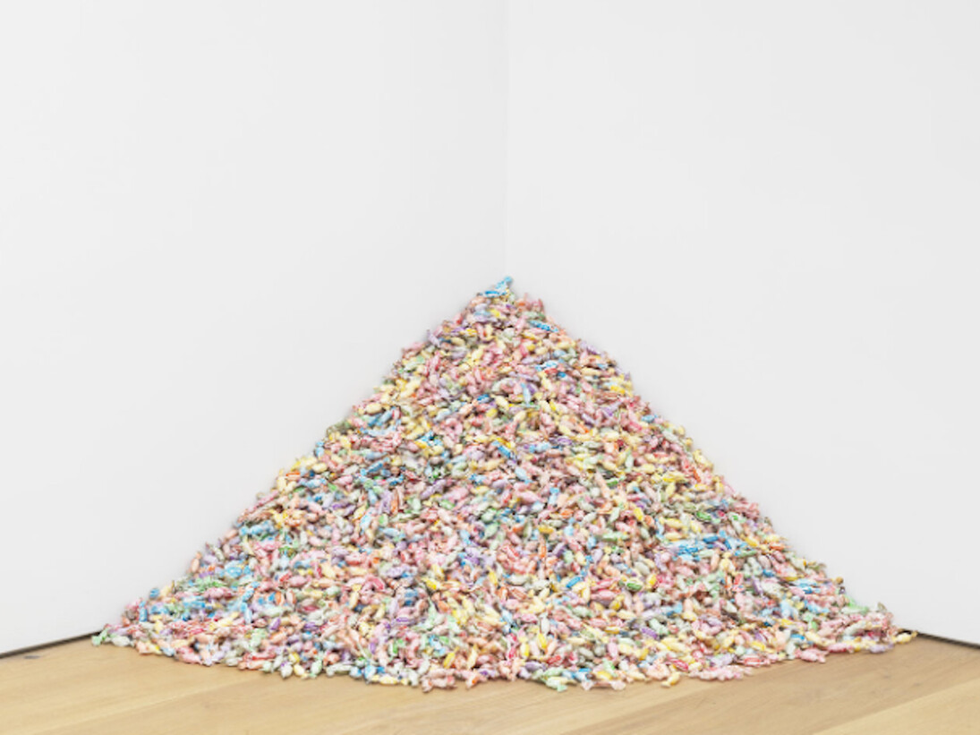 Felix Gonzalez-Torres, Exhibition view. Courtesy of David Zwirner