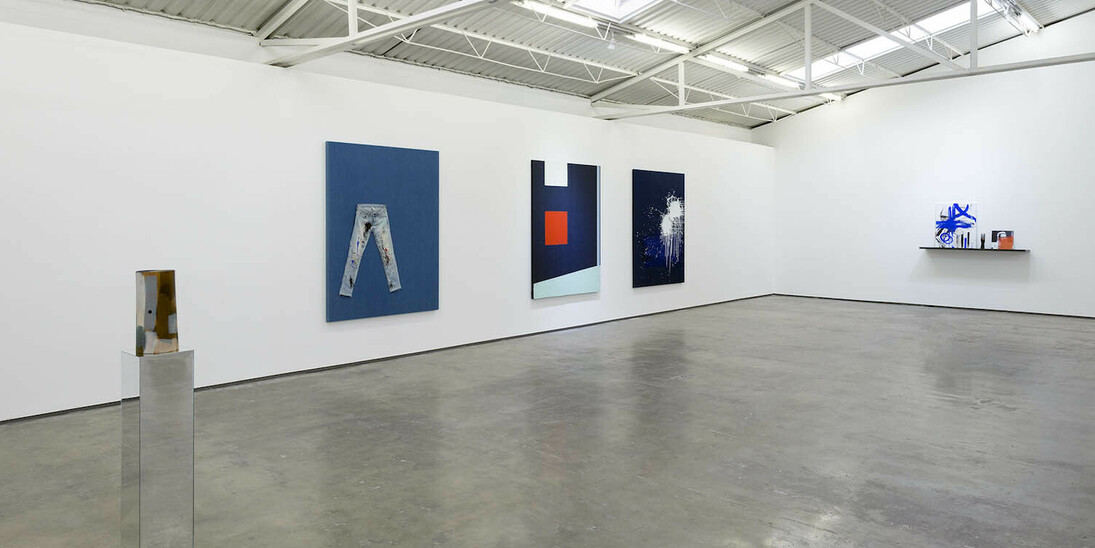 Josephine Meckseper, Exhibition view. Courtesy of Proyectosmonclova