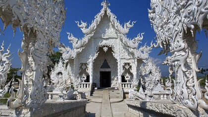 Entrada al Templo Blanco de Chiang Rai, Tailandia