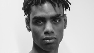 Felipe Garcia para o São Paulo Fashion Week N58. O modelo paulistano nasceu para ser artista, e sua mãe sabia disso. Desde pequeno, foi incentivado a explorar seu próprio estilo e identidade, o que colaborou para construção da sua bagagem de mundo