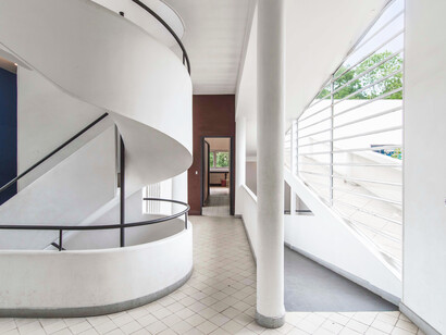 Interior de la Villa Savoye, diseñada por Le Corbusier a las afueras de París
