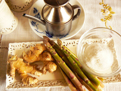 Sale marino, asparagi, zenzero e olio d'oliva