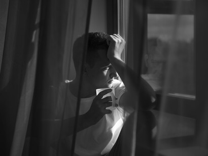 Les fenêtres cachent plus que le paysage, elles cachent des âmes tourmentées