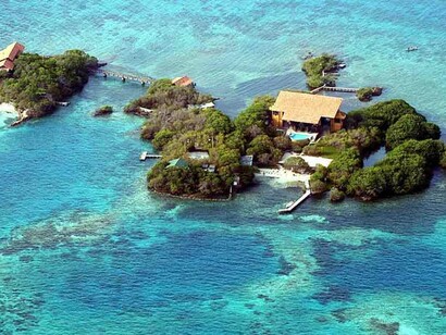 Cerca de Isla Barú se encuentran otras muchas islas e islotes  