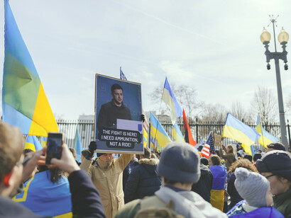 Una protestas en contra de la Guerra de Ucrania frente a la Casa Blanca en Washington DC, EE.UU.