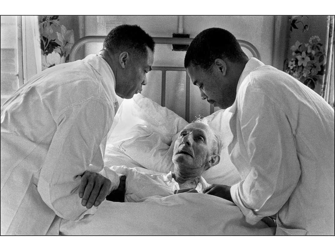 Ian Berry, Hospital geriatric ward, Midlands The English 1974-1975 © Ian Berry/Magnum all rights reserved