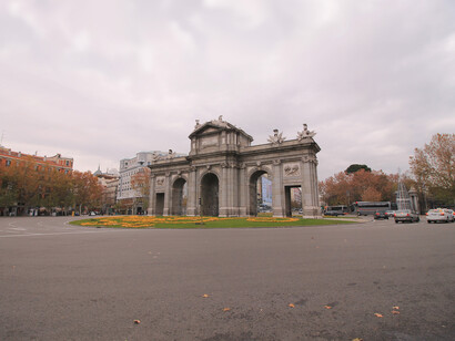 Vista de la Puerta de Alcalá en la Plaza de la Independencia, Madrid, España