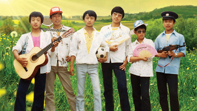 Zhang Xiao,
Relatives No. 4,
2014,
Archival pigment print or Lightbox,
120 x 180 cm (Ed. of 3 + AP),
60 x 90 cm (Ed. of 5 + AP)