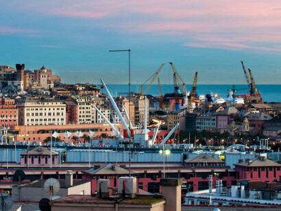 El mar y el centro histórico, Génova, Italia