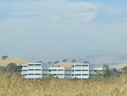 La IA podría ayudar a multiplicar la producción de alimentos por mil y seguiría habiendo hambre, porque el problema es de justicia, no técnico. IBM, laboratorio, 2017, Silicon Valley, California, EE.UU.
