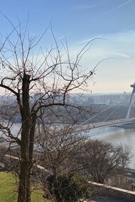 Vista del Danubio e dello skyline di Bratislava, Slovacchia. Ph Flavius Roversi. La città si trova lungo il fiume Danubio, vicino ai confini con Austria e Ungheria