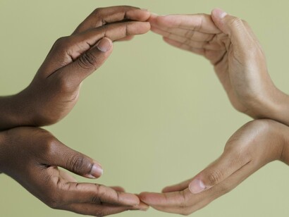 Respeitar parece-nos ser um princípio fundamental para a sociedade contemporânea conviver em meio às diferenças. Principalmente as minorias precisam ser respeitadas em todas as suas expressões, sempre buscando uma reflexão ética de que quem é diferente precisa ser respeitado enquanto pessoa humana