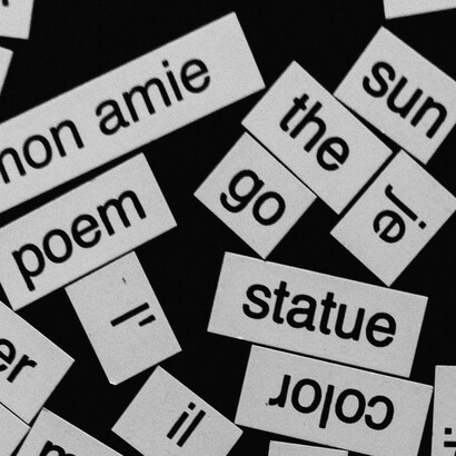 È un artigiano del linguaggio, capace di modellare il testo per preservarne tono, ritmo e stile