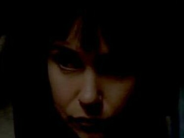 Katherine Waterston (Porpentina 'Tina' Goldstein) una  trabaja para el Congreso Mágico de los Estados Unidos de América 