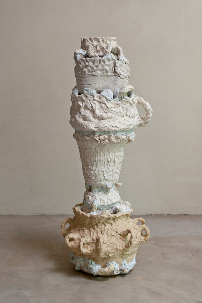 Beverly Semmes, Stacked Pot #2, 2015, High fire ceramic and epoxy, 118,1 x 43,2 x 43,2 cm
(46 1/2 x 17 x 17 in.), Courtesy of Beverly Semmes & Susan Inglett Gallery © Chris Kendall