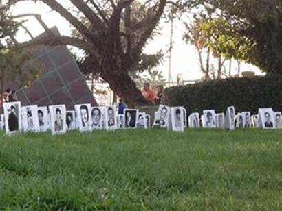 Una aspecto importante del combate contra el negacionismo, es la erradicación de todos los símbolos que exaltan la dictadura y sus dirigentes. Villa Grimaldi. Rostros de detenidos desaparecidos víctimas del terrorismo de Estado durante la dictadura de Pinochet, Santiago, Chile