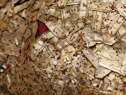 El Anatsui, AG + BA (detail 2), 2014 Installation, Aluminium and copper wire and nylon string, dimensions variable, Photo Jonathan Greet, Image courtesy October Gallery London