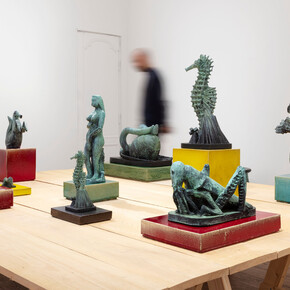 Vue de l’exposition de Johan Creten 'How to explain the
Sculptures to an Influencer?' à Perrotin Matignon, Paris,
2024. Photo: Tanguy Beurdeley ©Johan Creten/ADAGP,
Paris, 2024. Courtesy of the artist and Perrotin