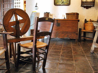 Comedor rural, Exhibition view. Courtesy of Museo Unicaja de Artes y Costumbres Populares
