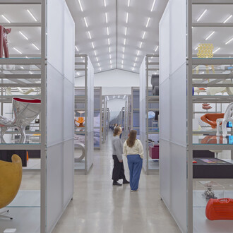 Verschiedene Künstler, Science fiction design. From space age to metaverse, Ausstellungsansicht. Mit freundlicher Genehmigung des Vitra Design Museums