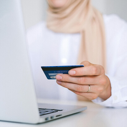 Evitar falhas técnicas é fundamental na Black Friday. Garantir que o site suporte acessos simultâneos pode prevenir perdas de vendas por erros