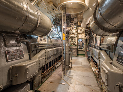 Hay escasez de gasóleo. El gasóleo es el corte más abundante del petróleo. USS Silversides (SS-236). Fairbanks Morse & Co. 38 motores diésel de 8-1/8, procedentes del Museo del Submarino Silversides de Muskegon, Michigan, EE.UU.