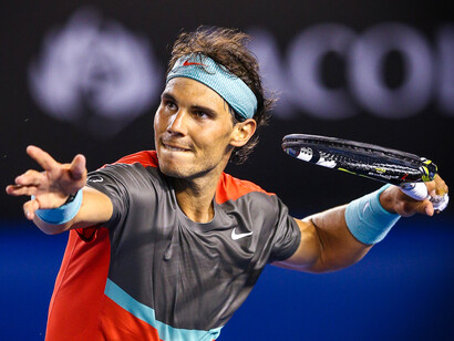 Rafa Nadal se prepara para una bolea