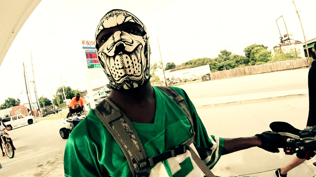 Thug Roi, rendez-vous extraordinaire avec mon frère, 2016
Capture du film, vidéo HD 720P, 48 min