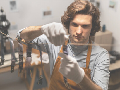 La creación artística debe ser un reflejo de las vivencias y el contexto de quienes la producen, con un enfoque crítico y autocrítico
