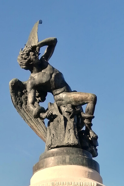 Fuente del Ángel Caído en el parque del Retiro, Madrid, España
