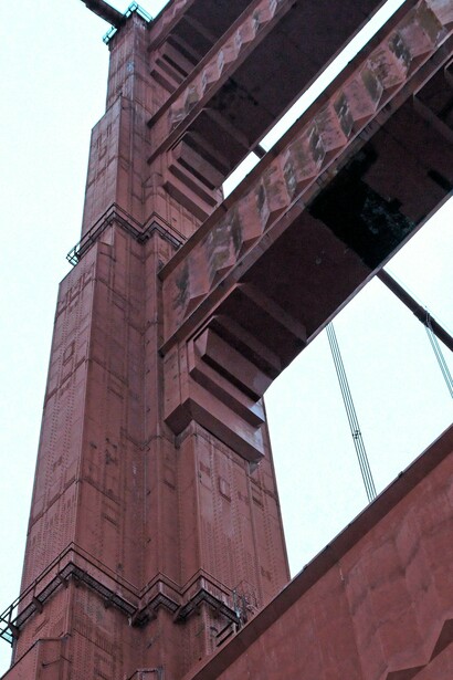 Detalle del Puente Golden Gate y su estilo "Art Déco" en San Francisco, Estados Unidos