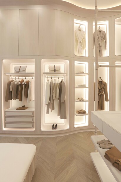 L'Appartamento, tutto può essere realizzato su misura, dagli abiti all’arredo per offrire il massimo della personalizzazione