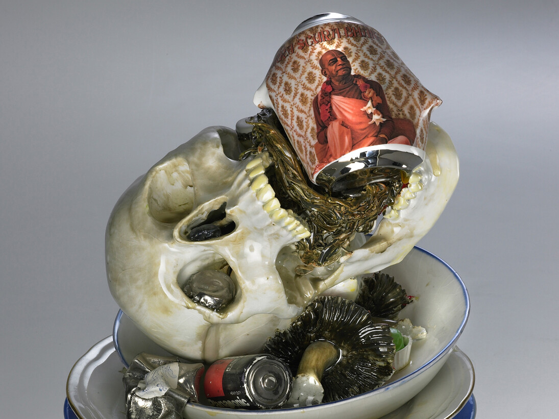 Vanitas in ceramica policroma di Bertozzi e Casoni