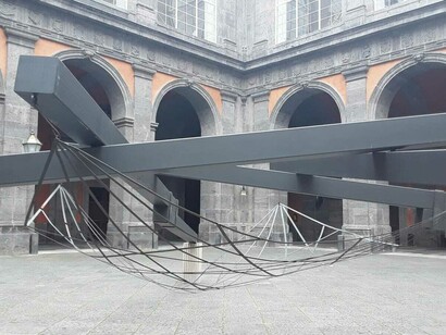 Hidetoshi Nagasawa, Pozzo nel cielo, 1999 2014. Installation view a Palazzo Reale, Napoli 2019, foto Mina Grasso