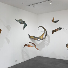 Varios artistas, Un minuto en la vida del mundo, vista de exhibición. Cortesía de la Q Galeria