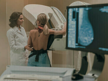 In a healthcare facility, a doctor collaborates with advanced AI-powered mammography equipment to enhance the precision of breast cancer screening and diagnosis
