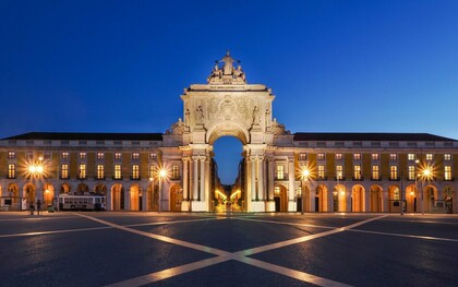 A fachada do Supremo Tribunal de Justiça de Portugal representa uma das instituições centrais do sistema judicial do país. No artigo, a imagem dialoga com o debate sobre responsabilização política, confiança nas instituições e aplicação da justiça