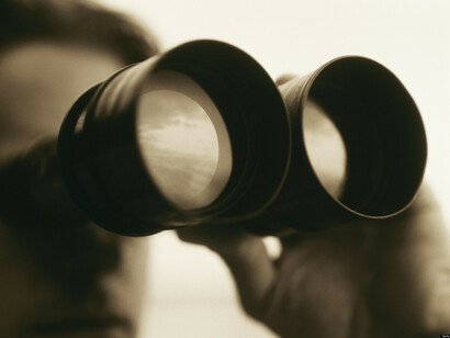 Prismáticos para observar la realidad más de cerca