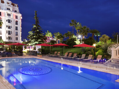 Hôtel Barrière Le Majestic, swimming pool
