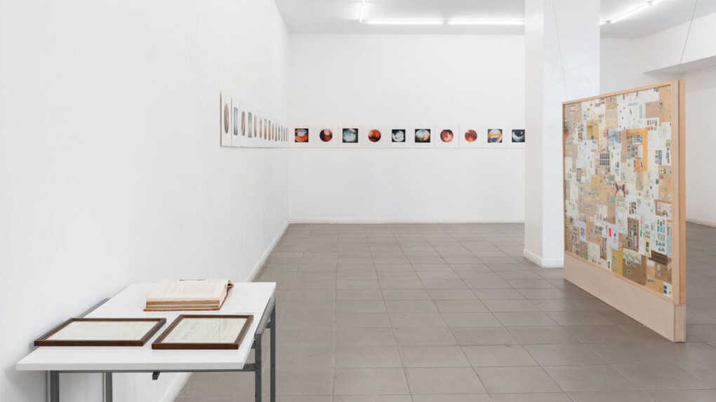 Cesare Pietroiusti, Materia paterna, vista della mostra. Cortesia di The Gallery Apart