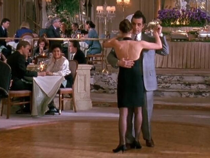 La versión estadounidense se aleja de la trama original, introduciendo un conflicto secundario sobre un joven estudiante que se convierte en el eje emocional de la historia