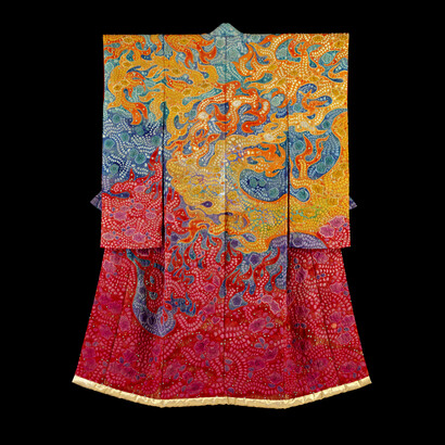 Symphony of Light: The Universe, U/ Deep Space (1999); tie-dyeing, ink painting, embroidery and gold leaf on silk crepe (chirimen) with gold wefts; 198x139 cm.