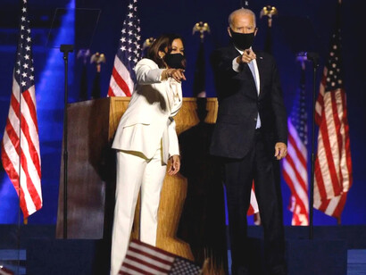 Kamala Harris y Joe Biden en el discurso de aceptación de la presidencia