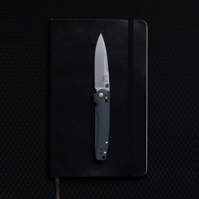 L’uso di armi da fuoco nelle scuole e nei luoghi pubblici trasforma spazi di vita in scenari di morte